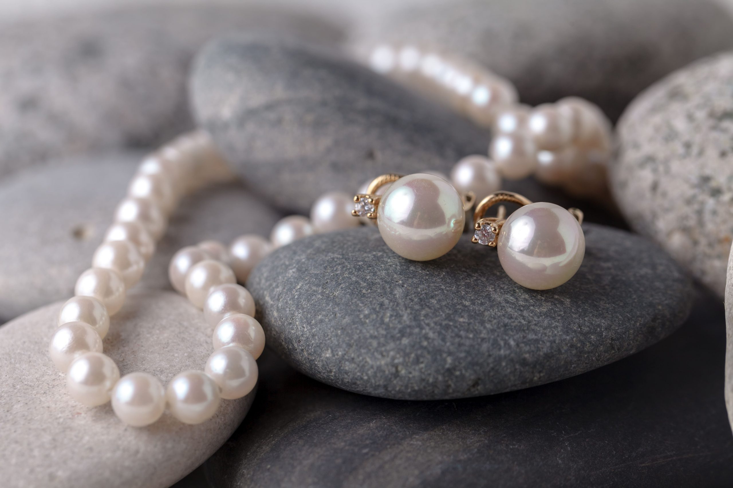 pearl necklaces earrings min